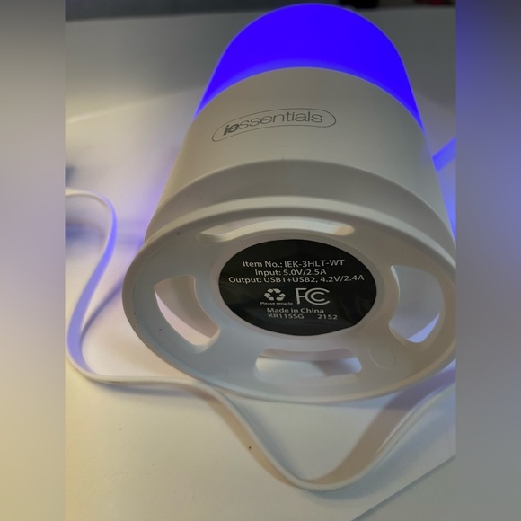 iessentials Light Up Color Changing USB Charging Dock - Picture 6 of 6